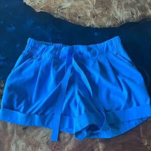 Airy LULULEMON Women's Blue Shorts with Cuff